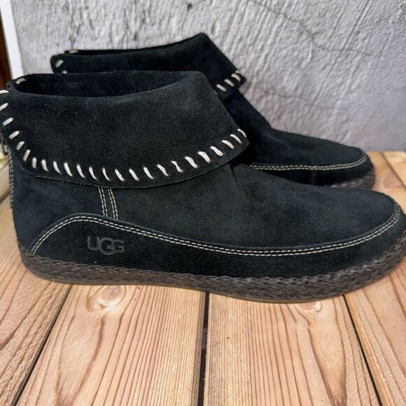 UGG Australia Women's Varney Black Suede Moccasin Ankle Booties 1104653 Size 7 - Picture 1 of 10